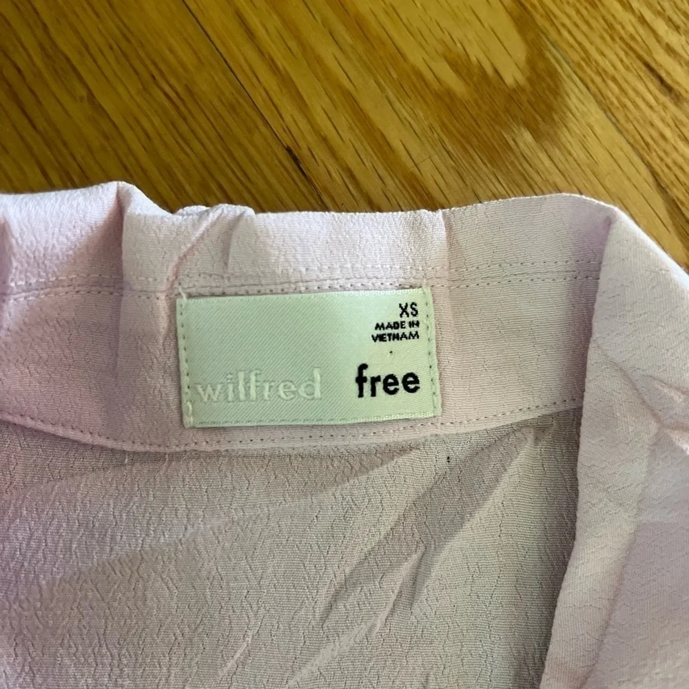 Aritzia Wilfred silene pink tie front button down top - Picture 2 of 7
